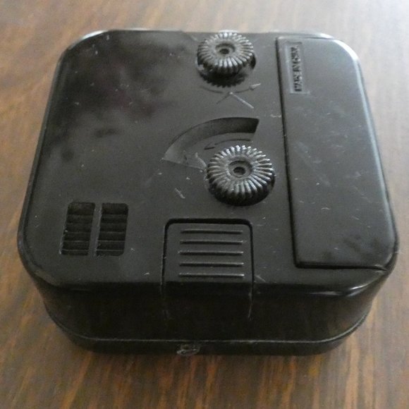 Lifelong Quartz Plastic Travel Clock - Picture 3 of 4